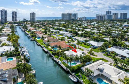 Seven Palms Waterfront- Private Dock, Heated Pool & Lanai -Walk to beach! by Maven Vacation Rentals - Foto 74