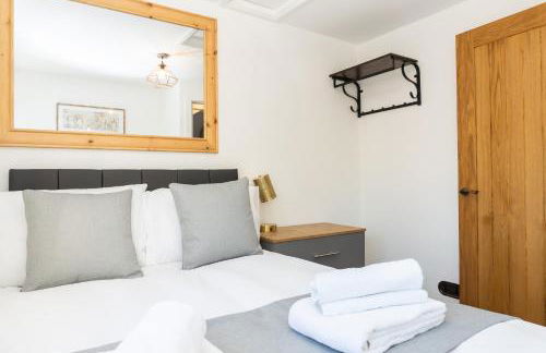 Gloucester-Beautiful 4 Bedroom Cottage-Sleeps 8-Free Parking-Fast Wi-Fi-Work or Leisure - Foto 37