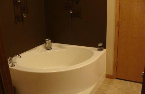 4 Bedroom/2 Bath Home 20 Acres of Woods - Hot Tub - Foto 16