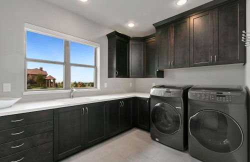 Luxury Home with Spectacular Rocky Mountain Views! - Foto 46