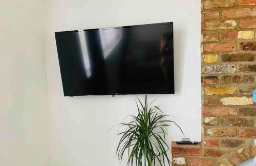 Aylesbury Apartment for Contractors and Holidays - FREE Parking for cars and vans - Foto 14