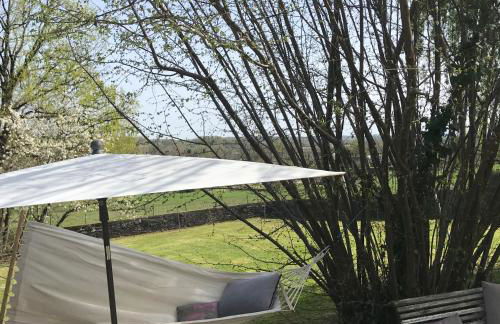 LES HORTENSIAS Spacieuse Maison en ardoise du pays FIBRE - Foto 12