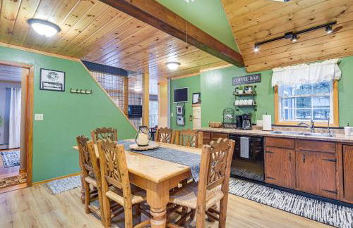 Charming Butternut Lake Getaway with Deck and Dock! - Foto 2