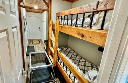 The Sugar Suite - Renovated with a View! Ski IN-OUT! Heated POOL, Hot tub, sauna, gym, AC, EV, adjustable bed - Foto 43