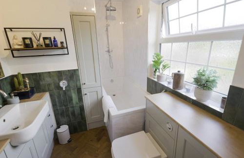 Quirky & cosy 1 or 2 bedroom house in peaceful village - Photo 28