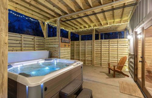 WolfCabin Lux Family Home, Fire Pit, Hot Tub, ADA ramp, ez paved rds - Foto 42