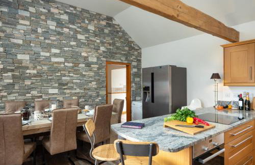 The Eagle's Nest - large house with hot tub and sauna - Foto 16