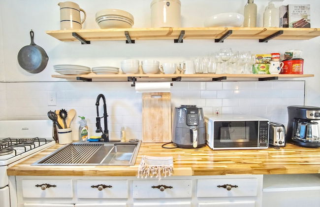 Hidden Comfort Studio Near Plaza District - Photo 2