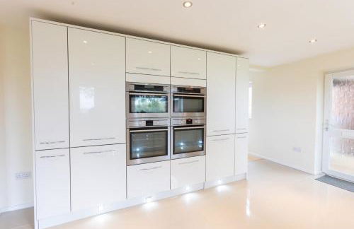 Grand 5BR Home in Market Harborough with Parking - Foto 14