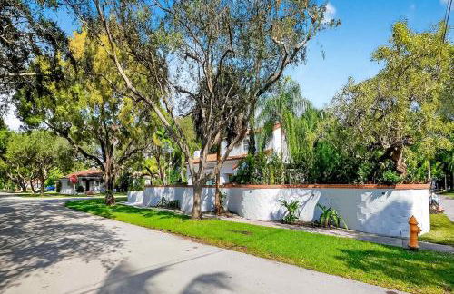 Villa 800 - 3 BEDROOM - 3 AND A HALF BATHROOMS -6 BEDS- Spa like Retreat Saline Pool & Jacuzzi - Foto 66