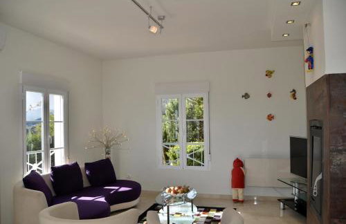 Villa with panoramic sea views - Photo 12