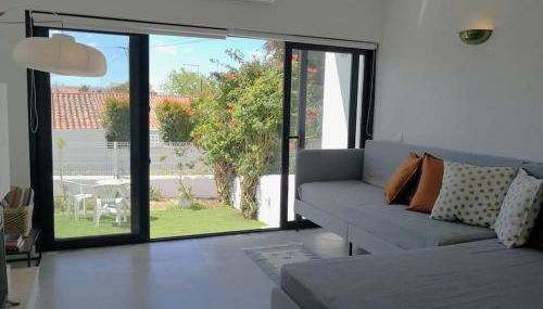 Airy 3br, AC, Garden, 2min Strip, 8min Oura Beach - Foto 5