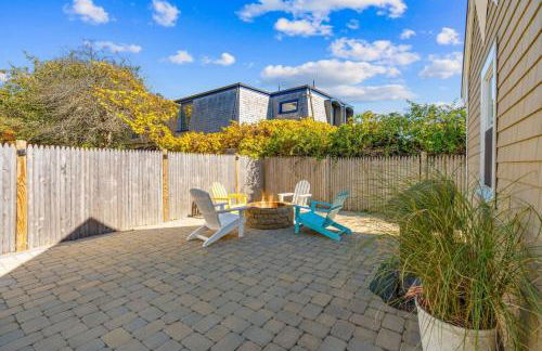 Charming House by the Beach with Patio Grill and FirePit - Foto 44