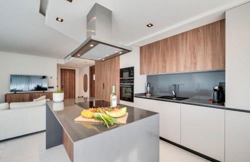 Newly Built 3 BDRM Luxury Apt Close to the Beach - Photo 22