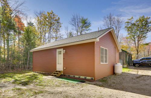 Wooded Retreat with Pet-Friendly Yard in Standish - Foto 22