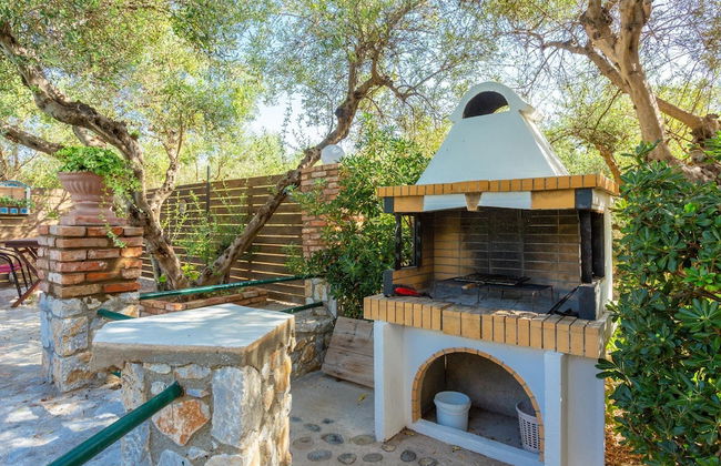 Villa Tzina Large Private Pool Walk to Beach A C Wifi Car Not Required - 1604 - Foto 32