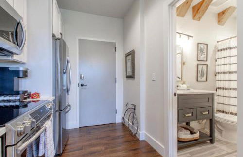 Amazing Amenities and Location - 1 Bedroom Condo - Foto 8