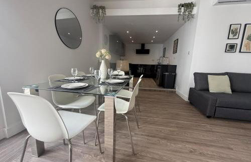 Stylish 3 bed spacious flat - Foto 3