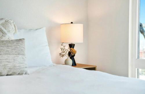 Waterfront Views Prime Downtown Apartment - Foto 26