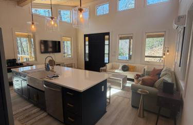 The Onyx - Walk to Falls, Hot Tub, Resort Access, Luxe Approved - Foto 52