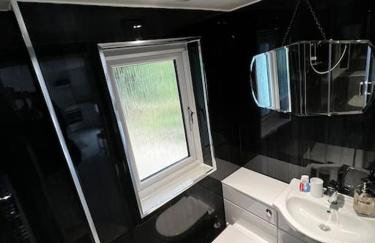 Unique Orchard Lodge for couples with hot tub - Photo 50