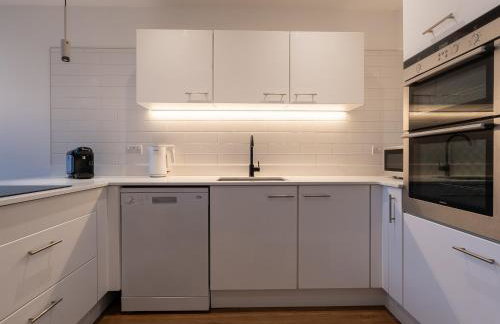 CITY CENTRE APARTMENT with Free Secure Underground Parking - Foto 10