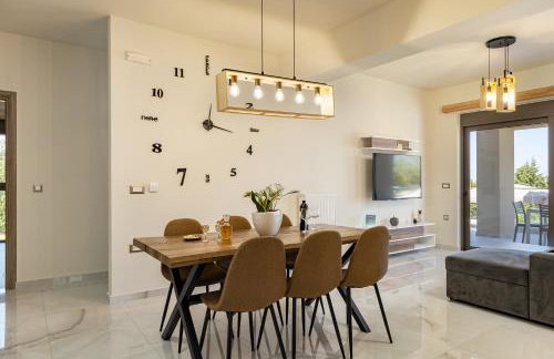 Chris and Stratos villa with private ecologic pool and kid's playground! - Foto 16