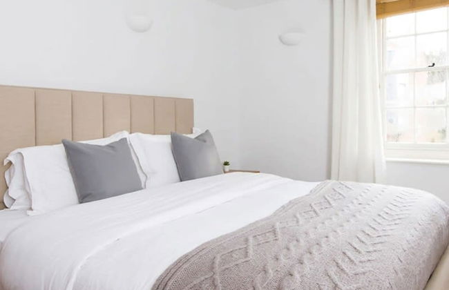 Charming 3bd Townhouse Right in the City Centre - Photo 18