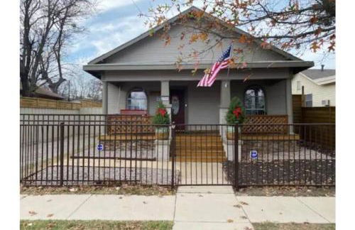 StockYards!-1 block away ! Cowboy Cottage sleeps 9 - Foto 37