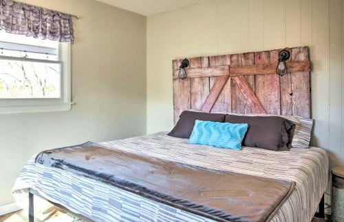 Lakefront Gem with Screened Porch and Game Room! - Foto 11