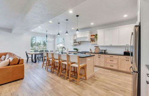 Dream Bear Lake Getaway w/ Hot Tub & Yard - Photo 15