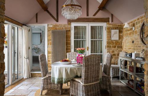 Luxury Boutique Barn Hideaway Near Bourton with Hot Tub - Foto 9