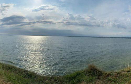 Appartement, vue sur l’étang, proche aéroport. - Photo 12