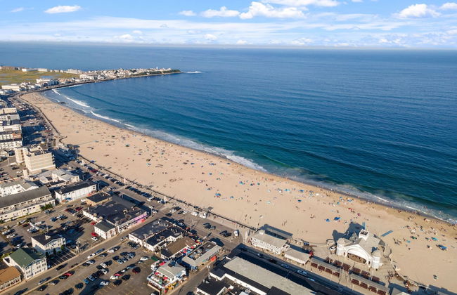 Modern Condo Perfect For Winter Rental - Photo 12