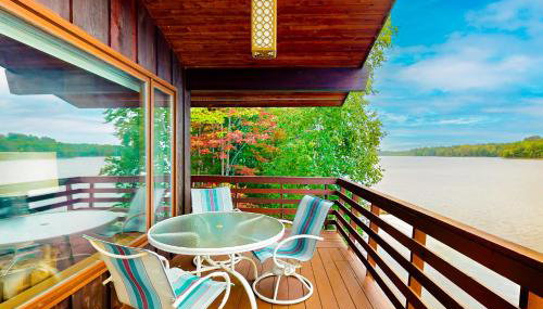 Lakefront Haven - Photo 5