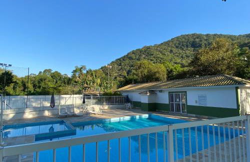 AP COM PISCINA, CHURRASQUEIRAS, AR CONDICIONADO, até 08 adultos - Foto 1