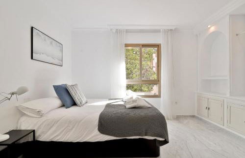 C09 Roomy Luminous 5 Bedroom in Town - Foto 2