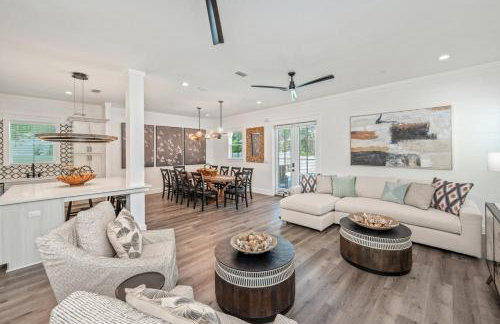 2 Blocks to the Beach! Pool & Golf Cart, Sleeps 21 - Foto 28