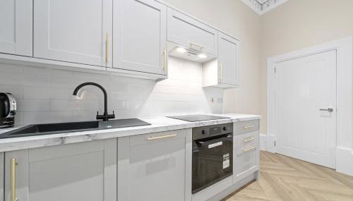 Large 4 Bed Property - Sleeps 8 - Perfect for Long Stays - 30 Sec Walk to Subway - 5 Min Drive to Glasgow City Centre - Foto 3