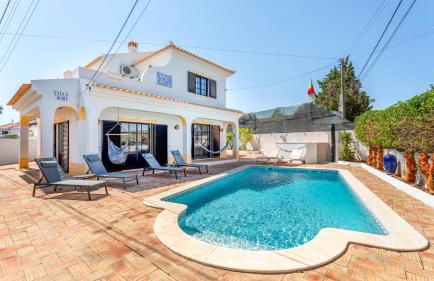 Stylish 3 BDR Retreat with Pool by LovelyStay - Foto 43