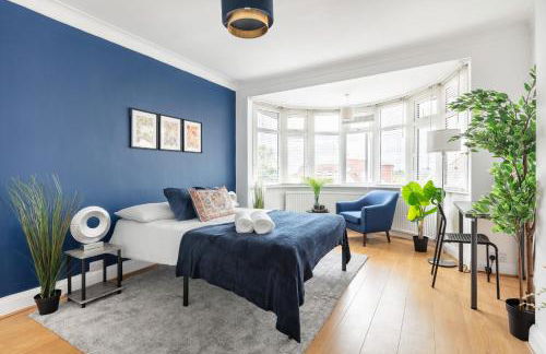 9RA - 4BD House - Wembley Views - Foto 17