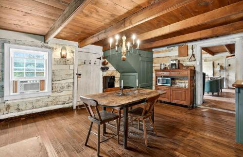 Historic Restored Farmhouse with Cowboy Cauldron Fire Pit Near Ice Mountain, Capon Bridge, West Virginia - Foto 10