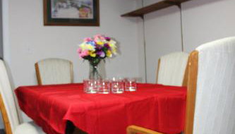 Roomy 2 bedroom 1 bath with private entrance, with fenced yard, and sports court - Foto 5