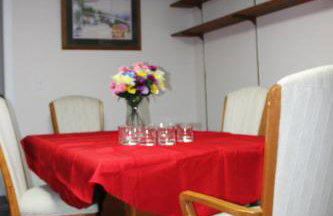 Roomy 2 bedroom 1 bath with private entrance, with fenced yard, and sports court - Foto 5