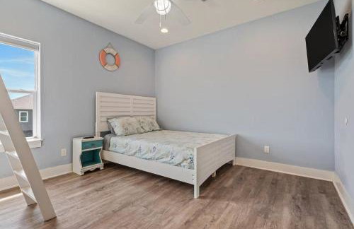 Steps to the Beach | Tiki Bar Fun | Epic Bay Views | Sleeps 8 - Foto 39