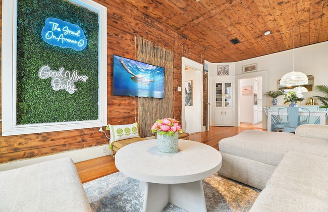 The Grand on Ave O by Ryson Vacation Rentals - Photo 2