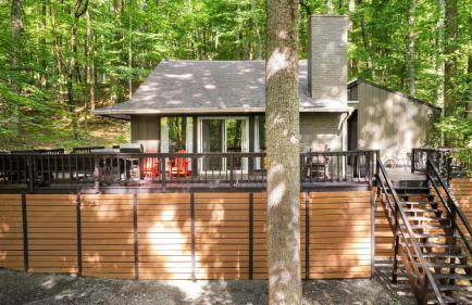 Renovated cabin w hot tub & deck - Foto 30