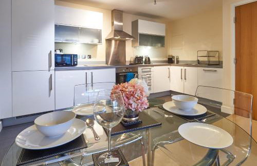 ShortstayMK Vizion apartments, with free superfast wi-fi, parking - Foto 74