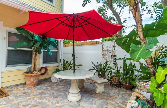 The Secret Garden Home Close to Beach, Shops, Restaurants, Pet Friendly, Close to Lucerne Ave! - Foto 61