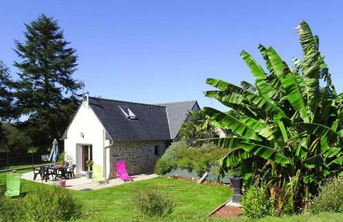 Holiday Home in Guerlesquin near Lake - Foto 1